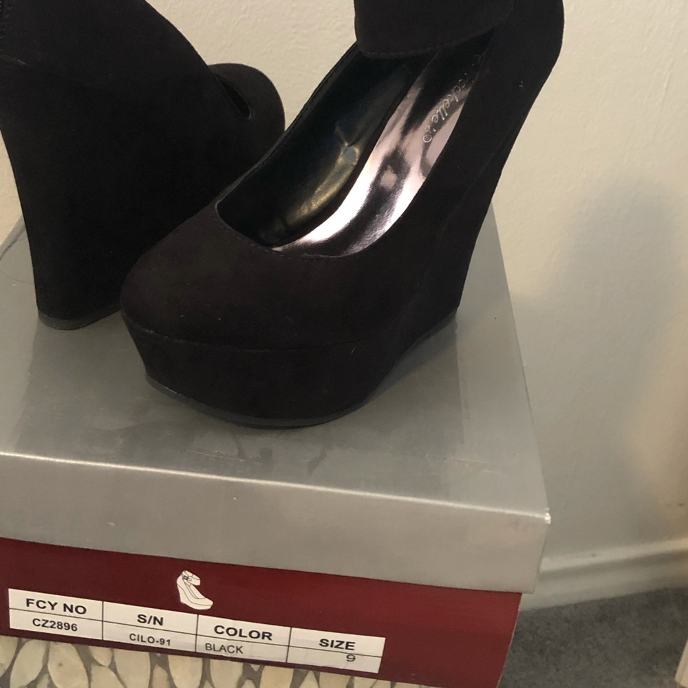 Black velvet wedge ankle-strapped shoe